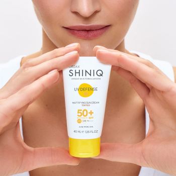Akne Karşıtı Renkli G&uuml;neş Koruyucu SPF50 +